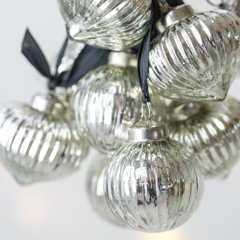 Ribbed Silver Bauble Garland