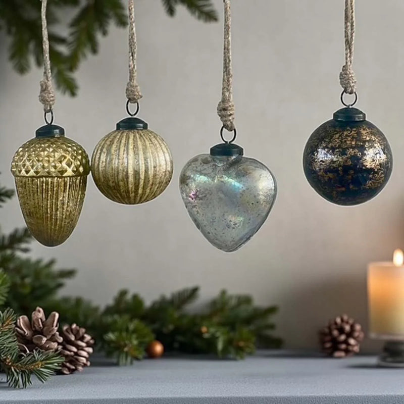 Black & Gold Detail Bauble
