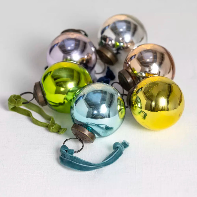 S/6 Multi Coloured Round Baubles