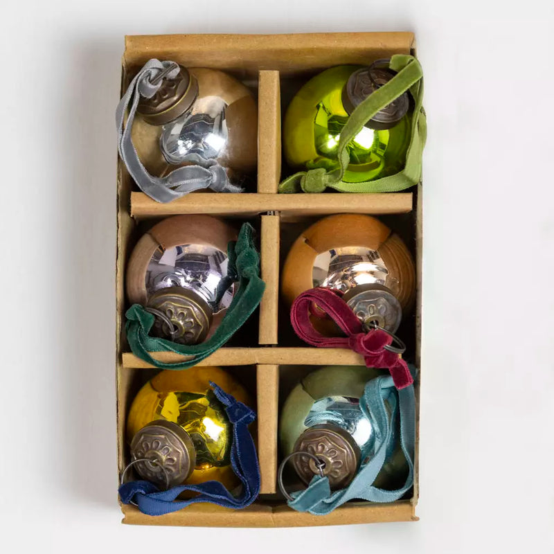 S/6 Multi Coloured Round Baubles
